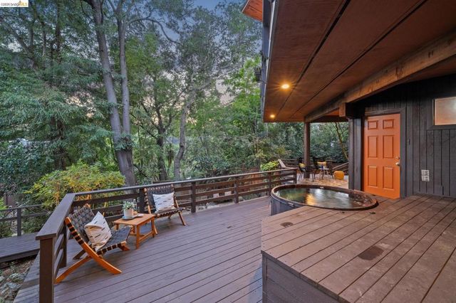 2835 MORLEY DR., Oakland, CA 94611