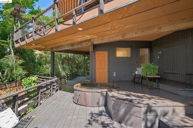 2835 MORLEY DR., Oakland, CA 94611