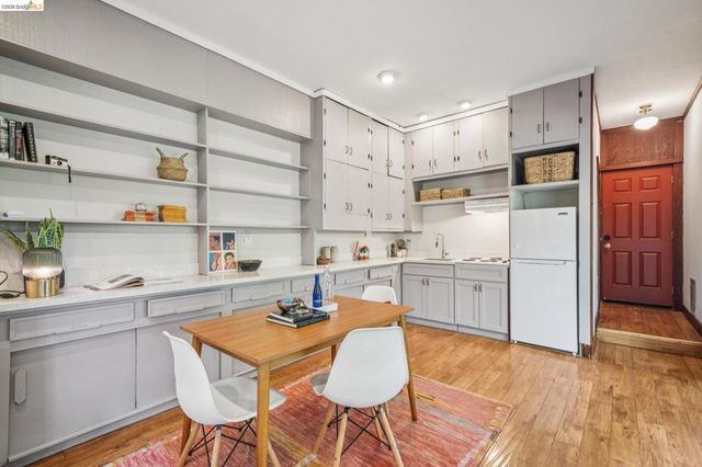 2835 MORLEY DR., Oakland, CA 94611