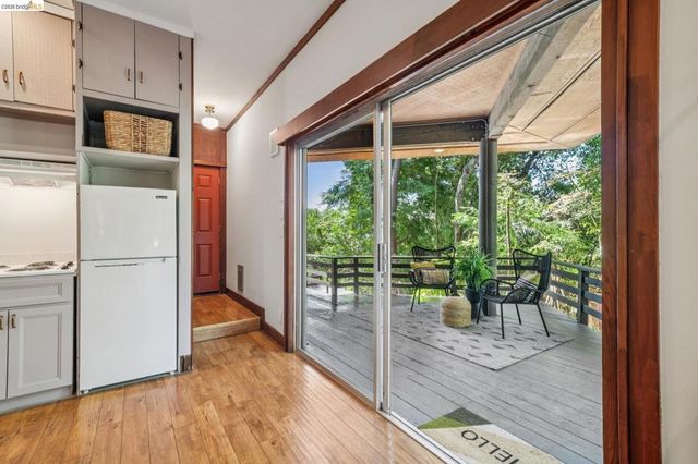 2835 MORLEY DR., Oakland, CA 94611