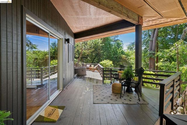 2835 MORLEY DR., Oakland, CA 94611