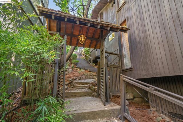 2835 MORLEY DR., Oakland, CA 94611