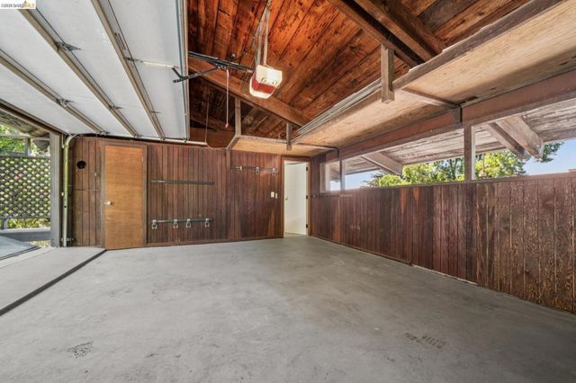 2835 MORLEY DR., Oakland, CA 94611