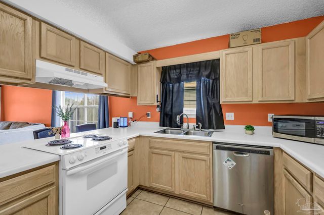 810 Hanover Dr, Pensacola, FL 32526