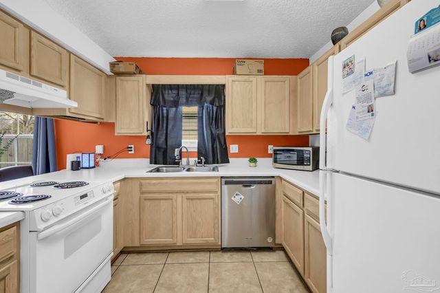 810 Hanover Dr, Pensacola, FL 32526