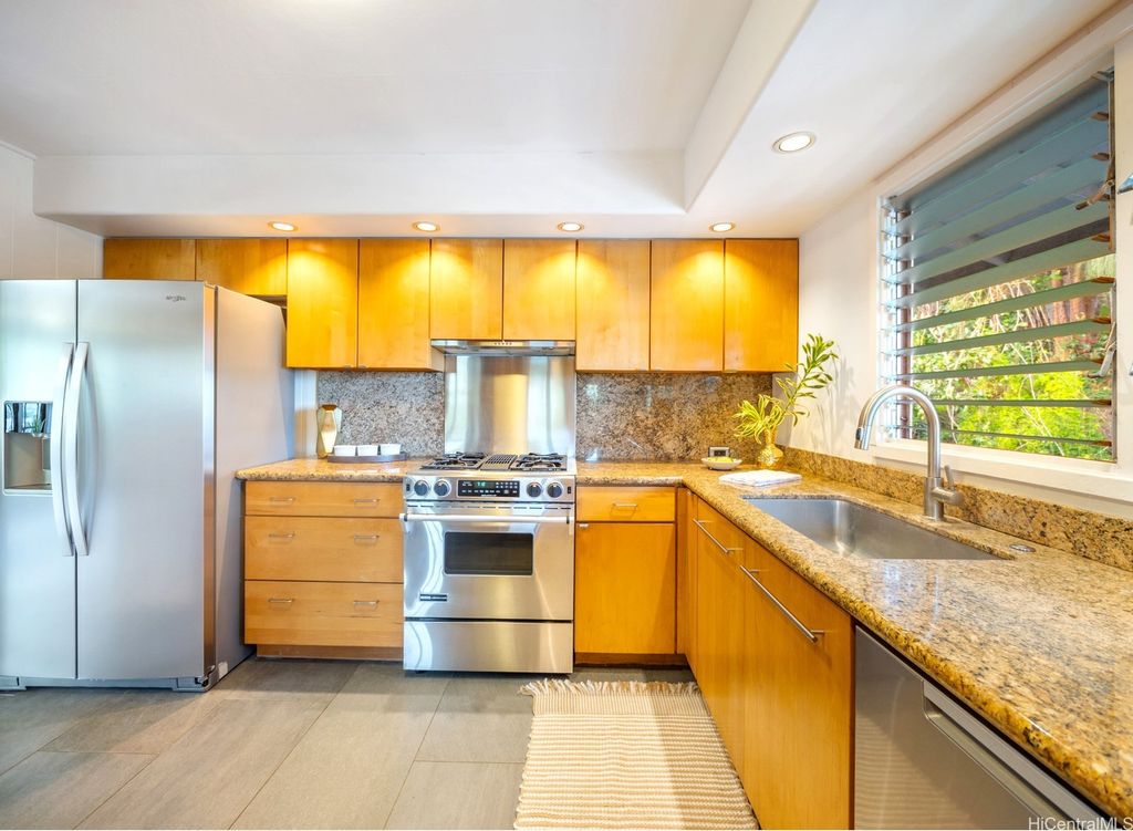 2527 Henry Street A, Honolulu, HI 96817