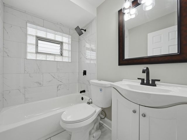 11025 S Avenue O, Chicago, IL 60617