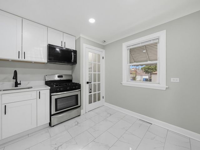 11025 S Avenue O, Chicago, IL 60617