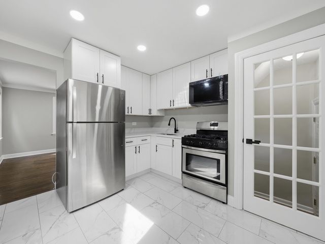 11025 S Avenue O, Chicago, IL 60617