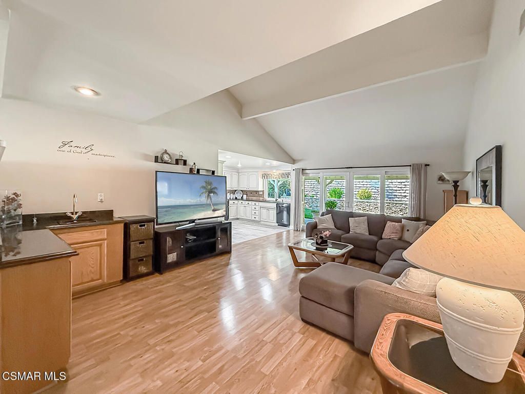 Image 13 of property listing at 3243 Emerald Avenue, Simi Valley, CA 93063