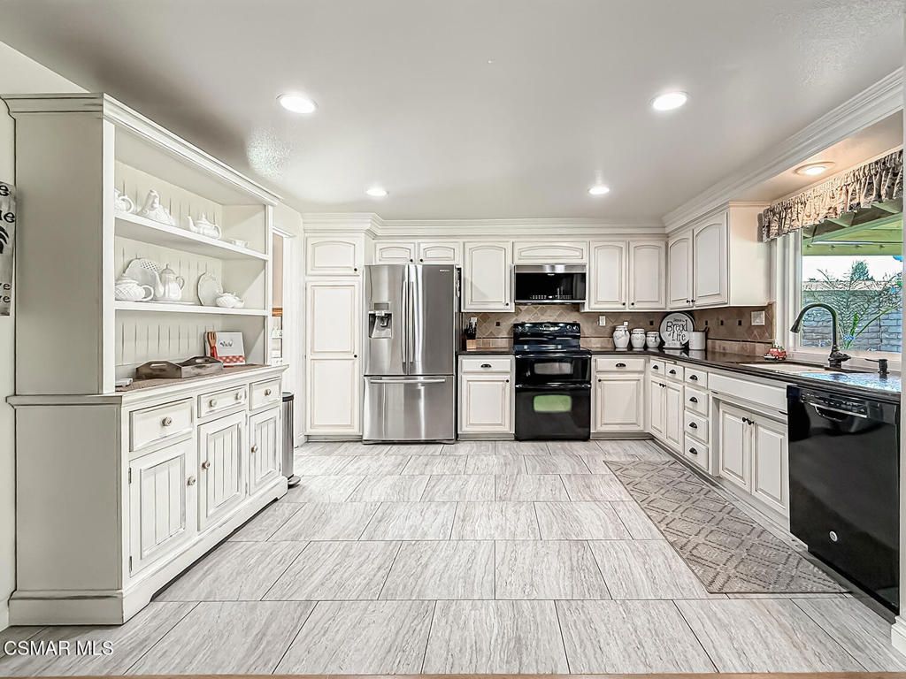 Image 17 of property listing at 3243 Emerald Avenue, Simi Valley, CA 93063