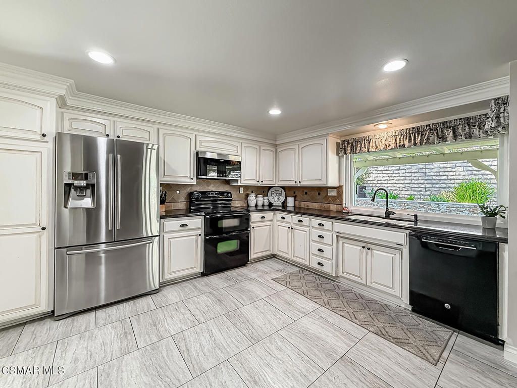 Image 18 of property listing at 3243 Emerald Avenue, Simi Valley, CA 93063