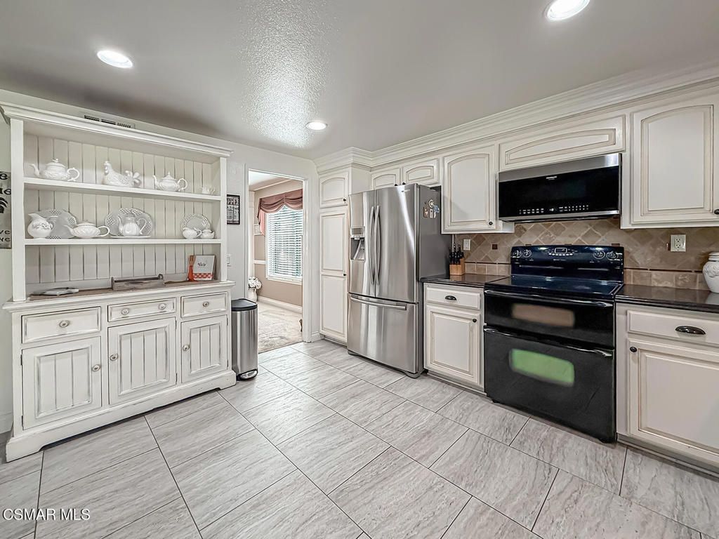 Image 20 of property listing at 3243 Emerald Avenue, Simi Valley, CA 93063