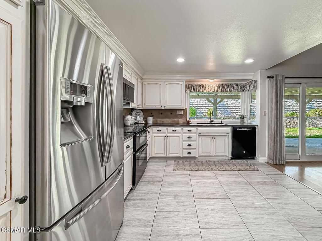 Image 22 of property listing at 3243 Emerald Avenue, Simi Valley, CA 93063