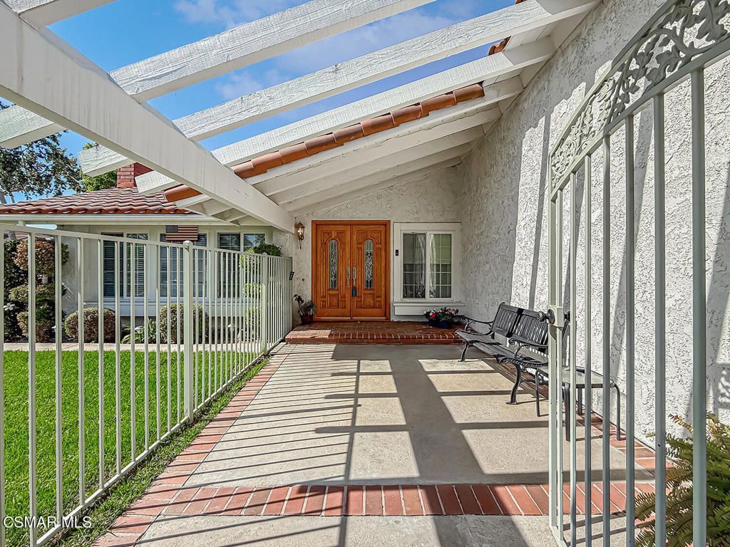 Image 6 of property listing at 3243 Emerald Avenue, Simi Valley, CA 93063