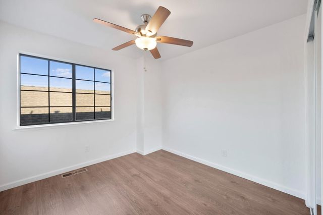 160 Gibson Drive 20, Hollister, CA 95023