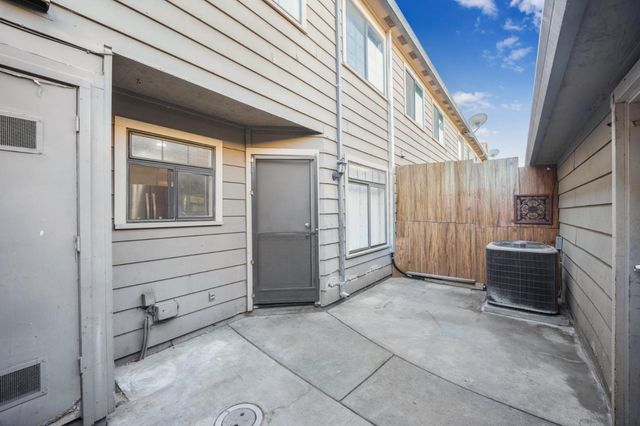 160 Gibson Drive 20, Hollister, CA 95023