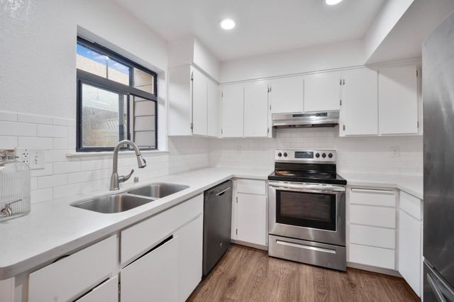 160 Gibson Drive 20, Hollister, CA 95023