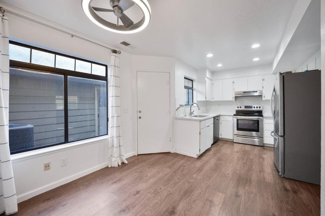 160 Gibson Drive 20, Hollister, CA 95023