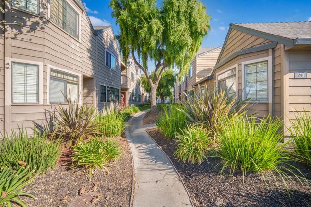 160 Gibson Drive 20, Hollister, CA 95023