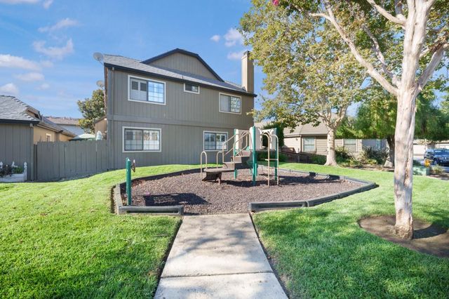 160 Gibson Drive 20, Hollister, CA 95023