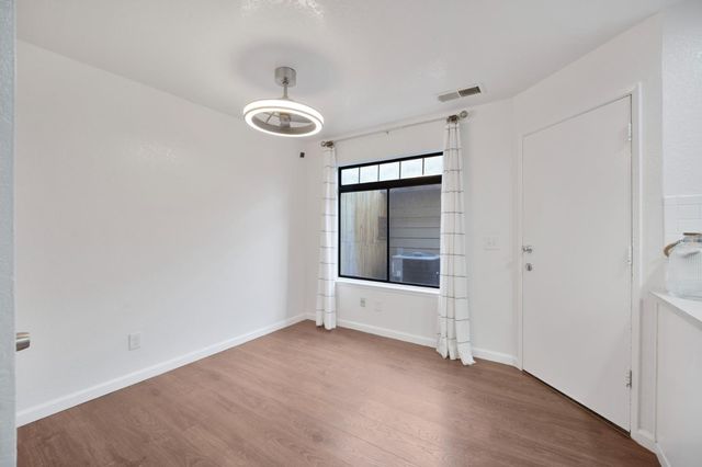 160 Gibson Drive 20, Hollister, CA 95023