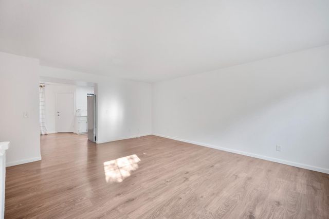 160 Gibson Drive 20, Hollister, CA 95023