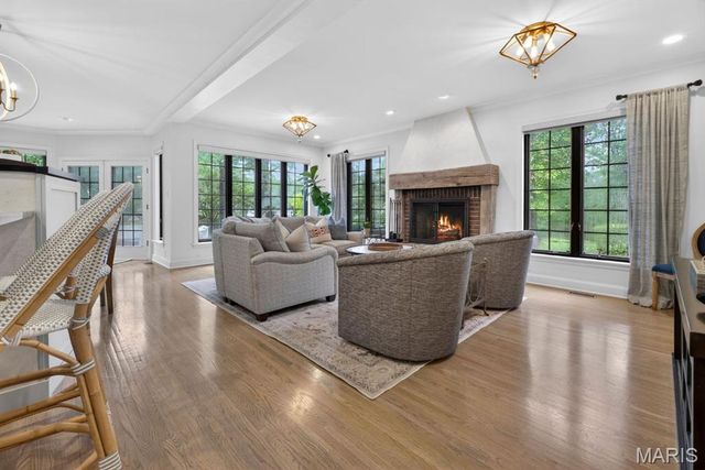 1 Lorenzo Lane, Ladue, MO 63124