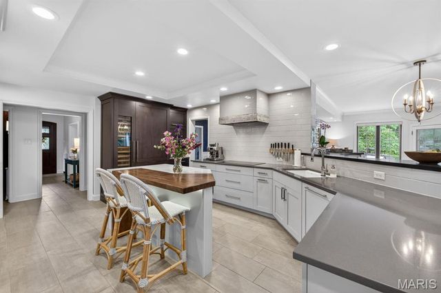 1 Lorenzo Lane, Ladue, MO 63124