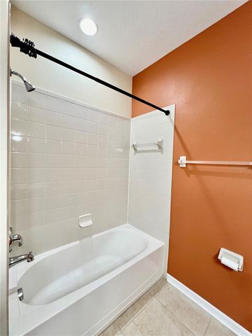 9606 OAK GLADE AVENUE, Tampa, FL 33647