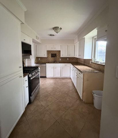 1639 Ebony Lane, Houston, TX 77018