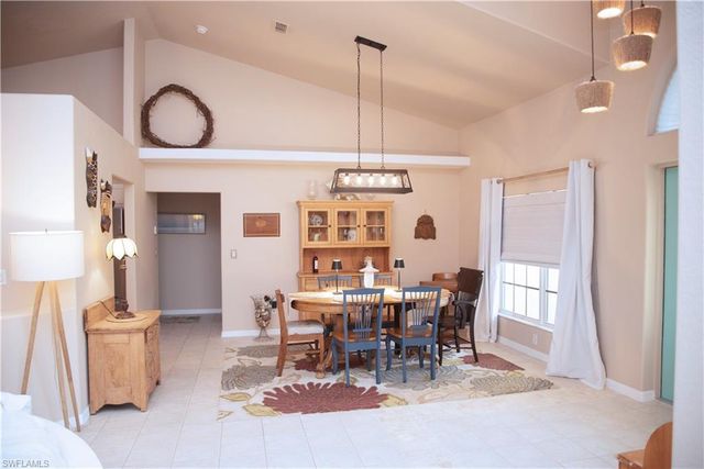 211 SW 21st LN, Cape Coral, FL 33991