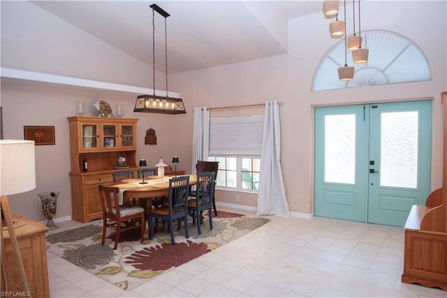 211 SW 21st LN, Cape Coral, FL 33991