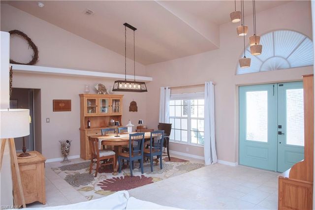 211 SW 21st LN, Cape Coral, FL 33991