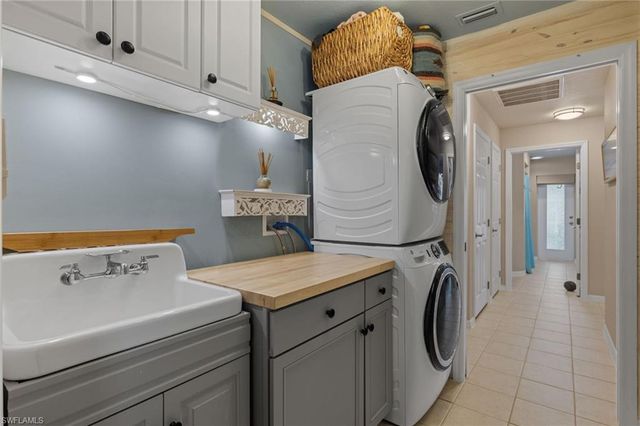 211 SW 21st LN, Cape Coral, FL 33991