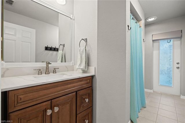 211 SW 21st LN, Cape Coral, FL 33991