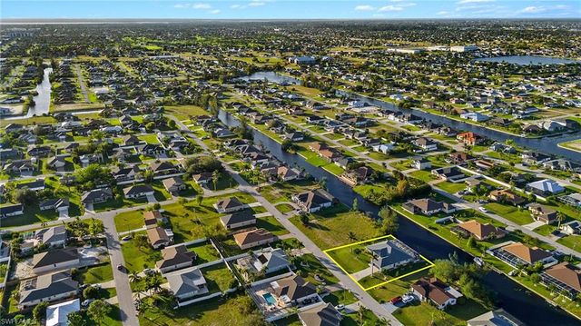 211 SW 21st LN, Cape Coral, FL 33991