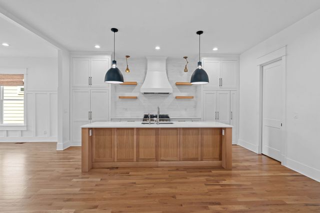 2621 Barclay Dr, Nashville, TN 37206