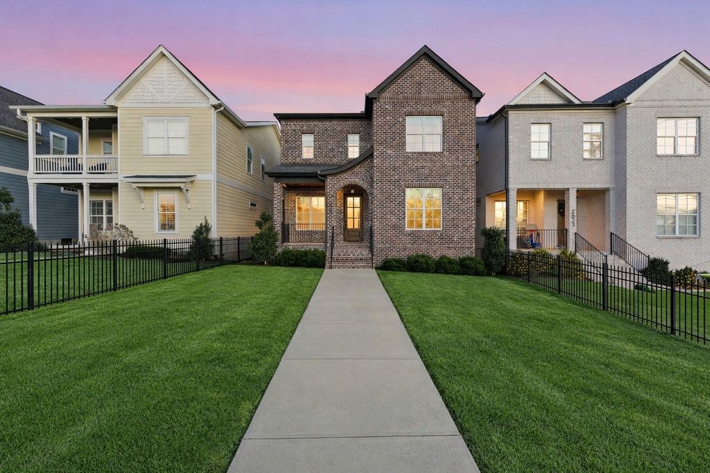 2621 Barclay Dr, Nashville, TN 37206