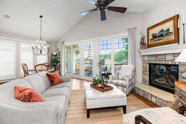 631 North Shore Drive, Lake Waukomis, MO 64151