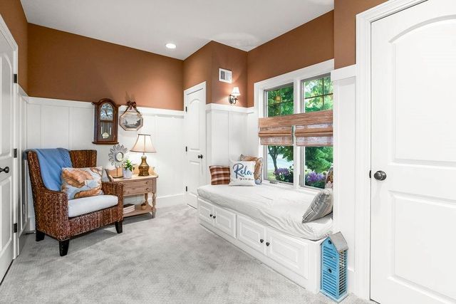 631 North Shore Drive, Lake Waukomis, MO 64151