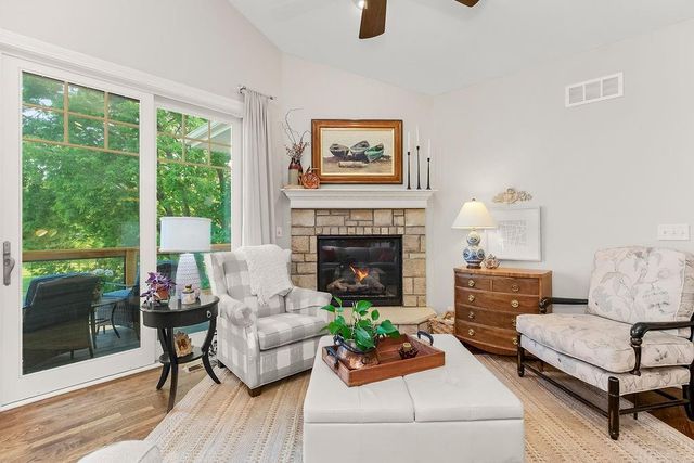 631 North Shore Drive, Lake Waukomis, MO 64151