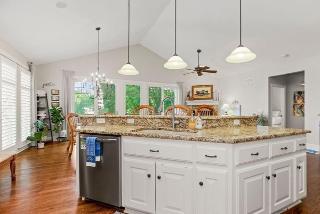 631 North Shore Drive, Lake Waukomis, MO 64151