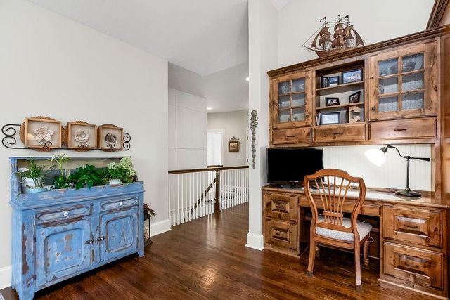 631 North Shore Drive, Lake Waukomis, MO 64151