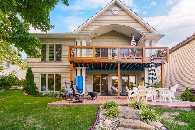 631 North Shore Drive, Lake Waukomis, MO 64151