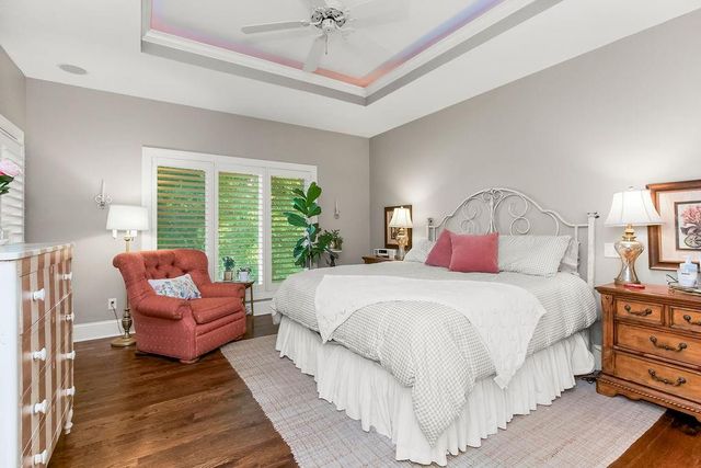 631 North Shore Drive, Lake Waukomis, MO 64151