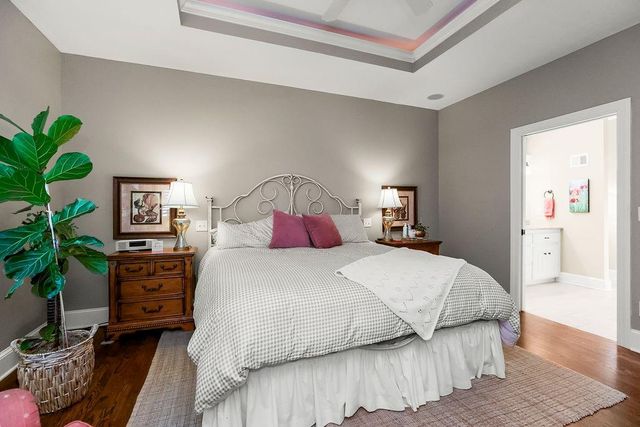 631 North Shore Drive, Lake Waukomis, MO 64151