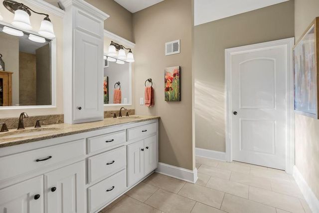 631 North Shore Drive, Lake Waukomis, MO 64151