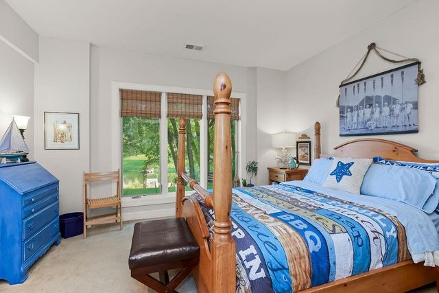 631 North Shore Drive, Lake Waukomis, MO 64151