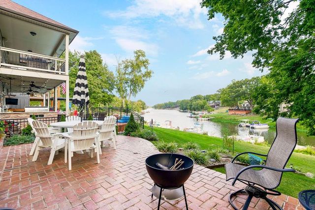 631 North Shore Drive, Lake Waukomis, MO 64151